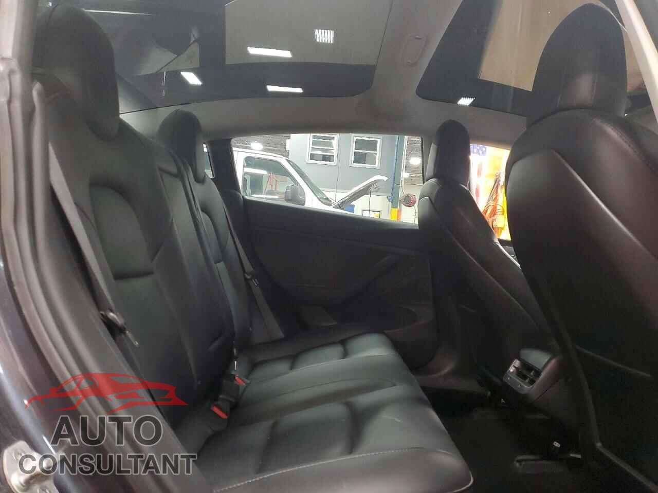 TESLA MODEL 3 2018 - 5YJ3E1EB0JF145525