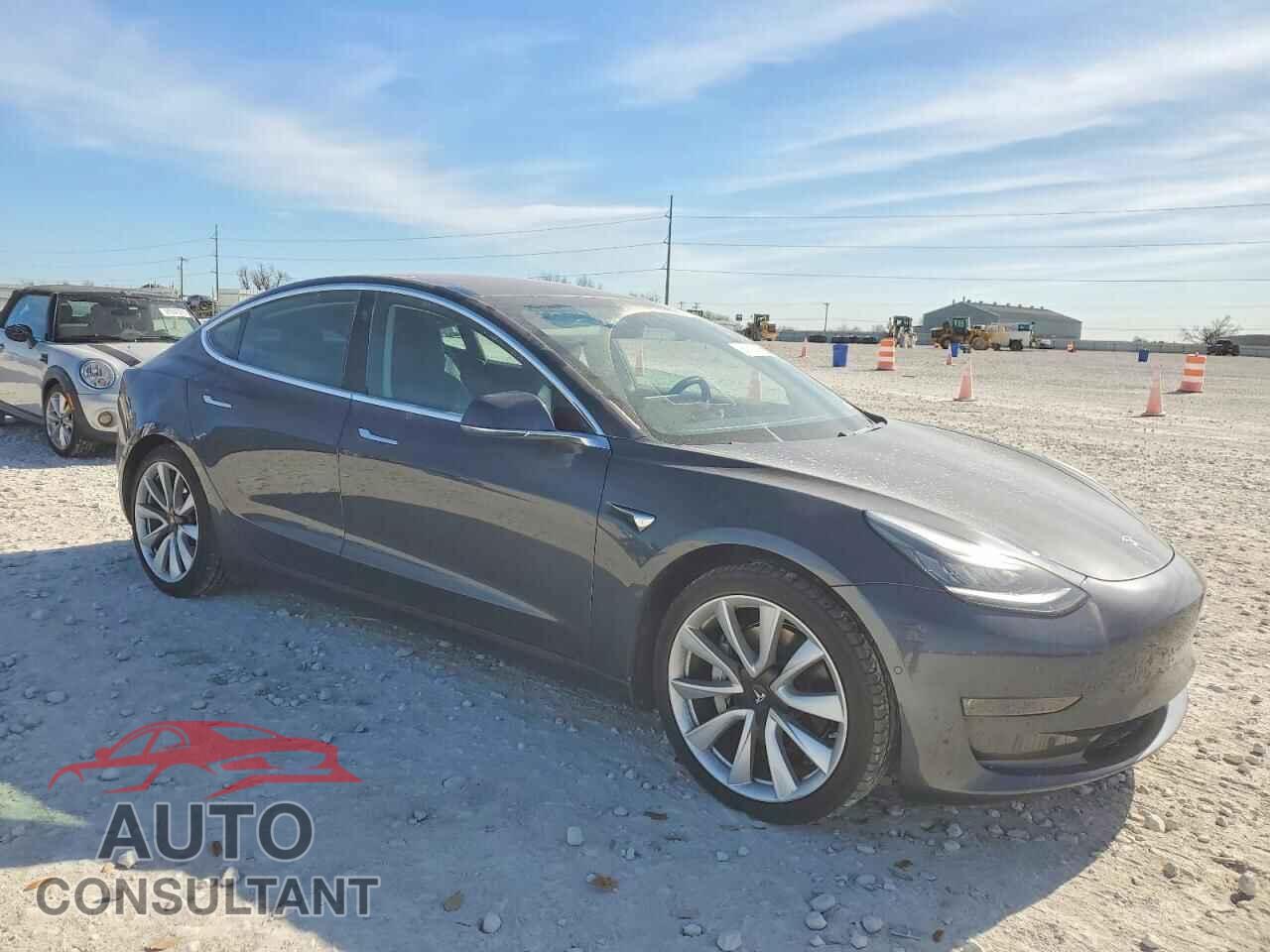 TESLA MODEL 3 2018 - 5YJ3E1EB8JF121165