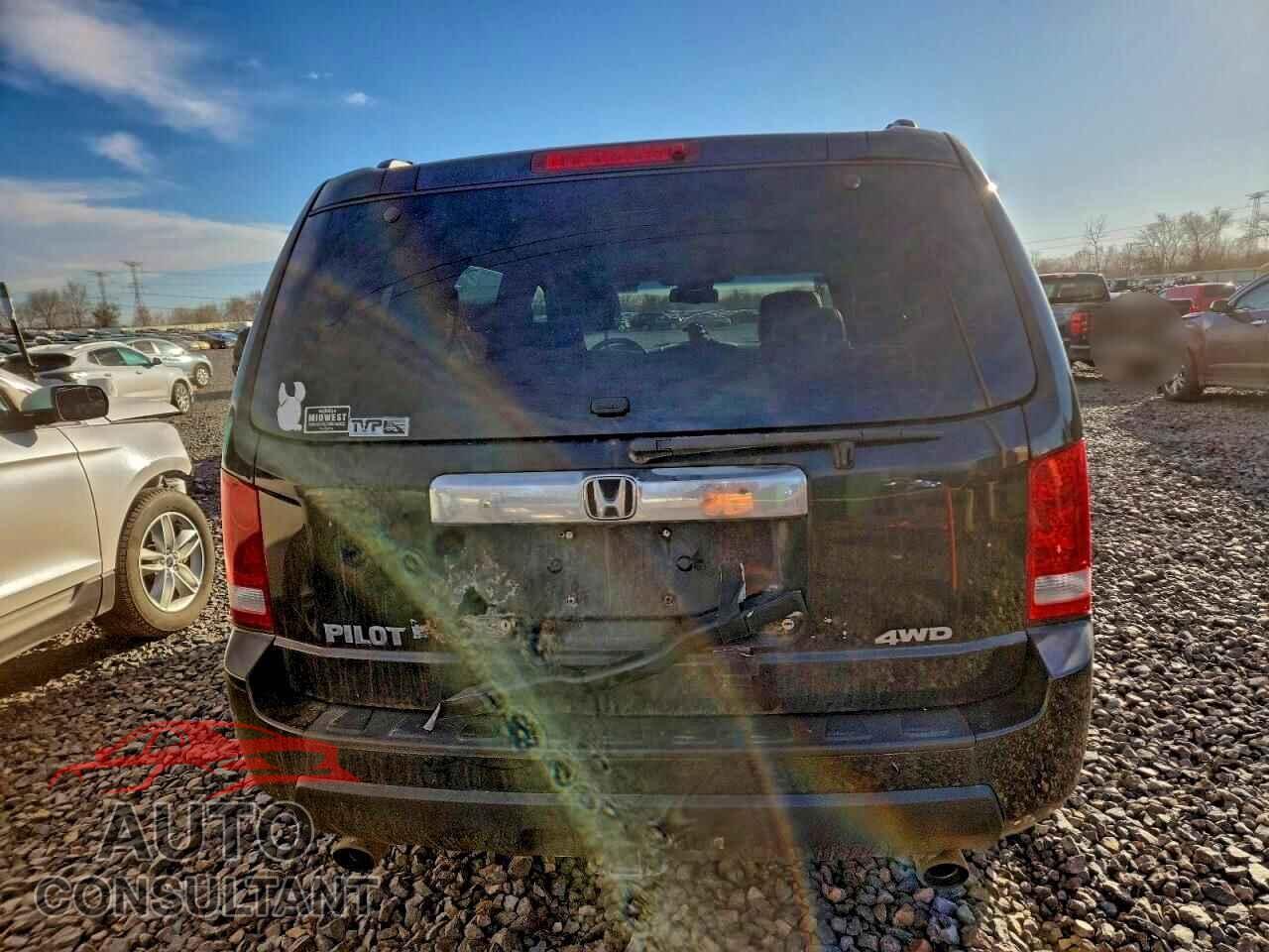 HONDA PILOT 2011 - 5FNYF4H63BB013055
