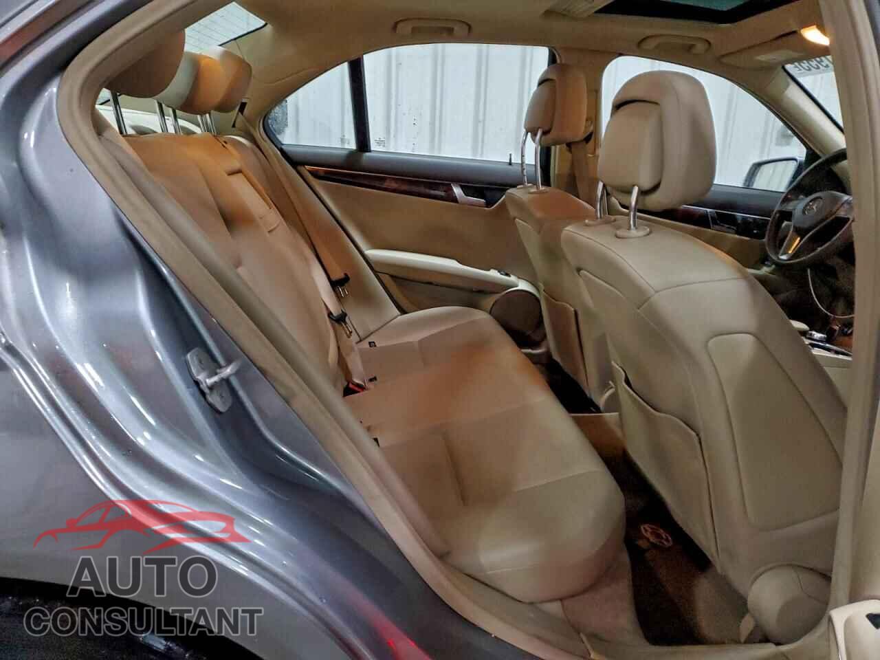 MERCEDES-BENZ C-CLASS 2012 - WDDGF8BB7CR237567
