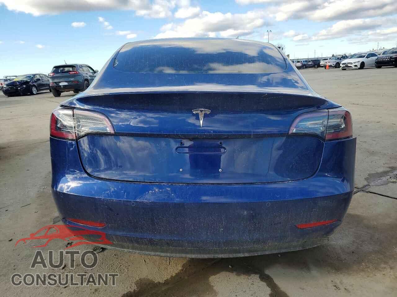 TESLA MODEL 3 2018 - 5YJ3E1EA1JF040256