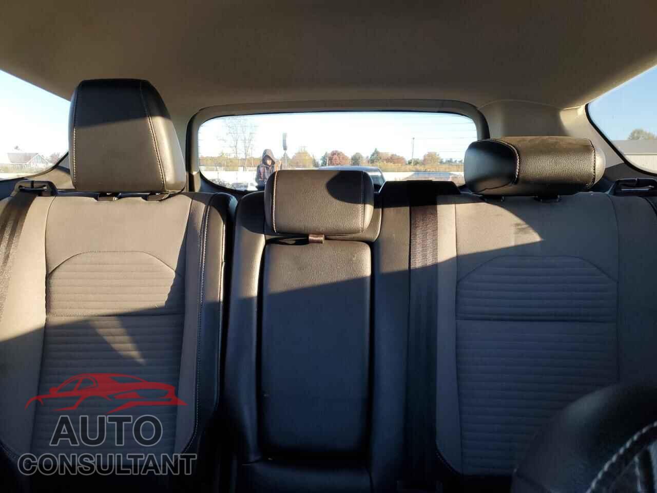 FORD ESCAPE 2017 - 1FMCU9GD2HUC23977