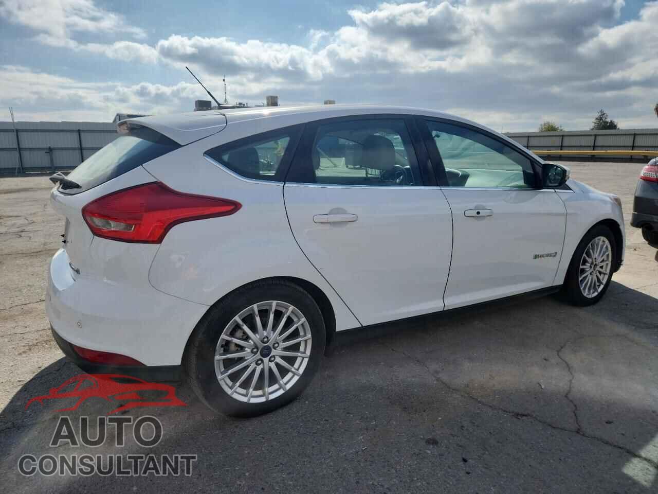 FORD FOCUS 2015 - 1FADP3R41FL358550