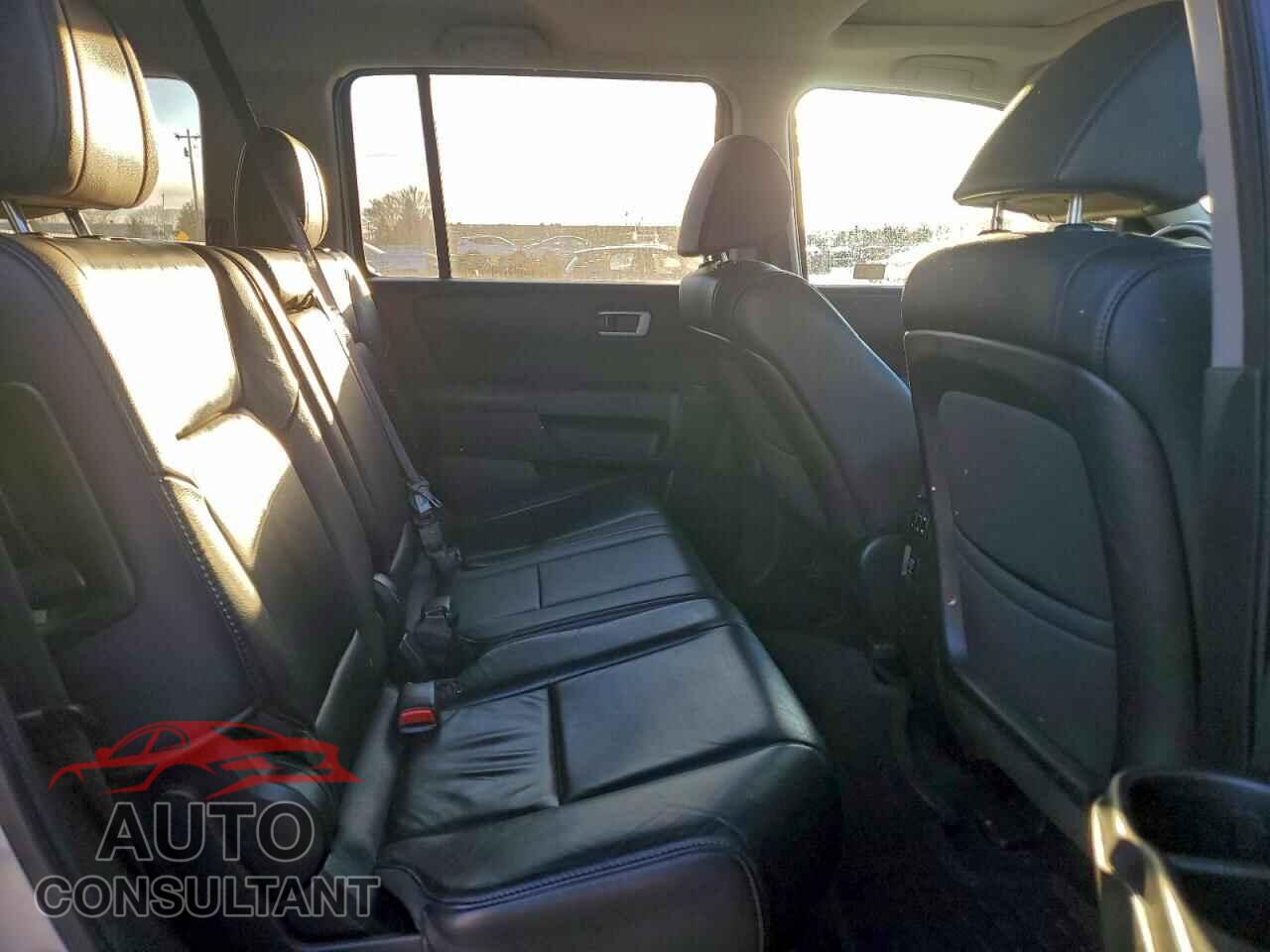 HONDA PILOT 2015 - 5FNYF4H59FB032111