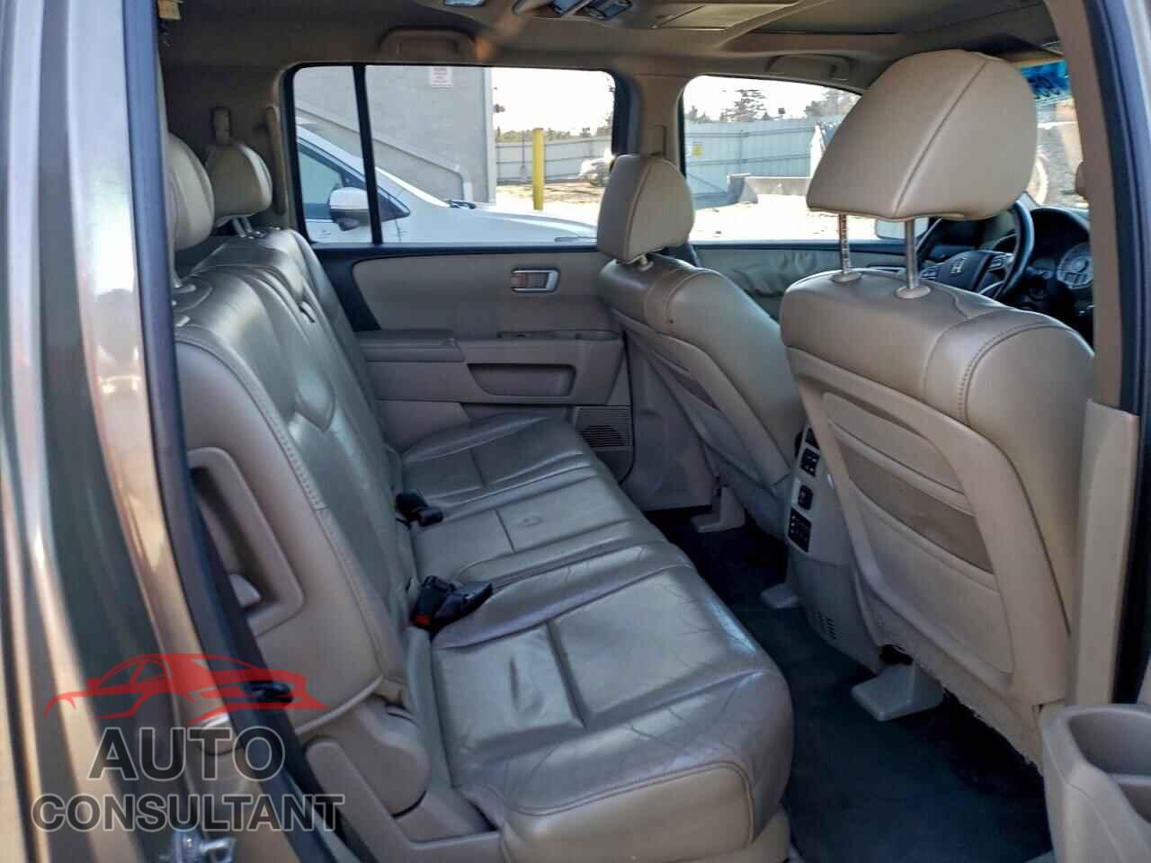 HONDA PILOT 2011 - 5FNYF3H61BB027675