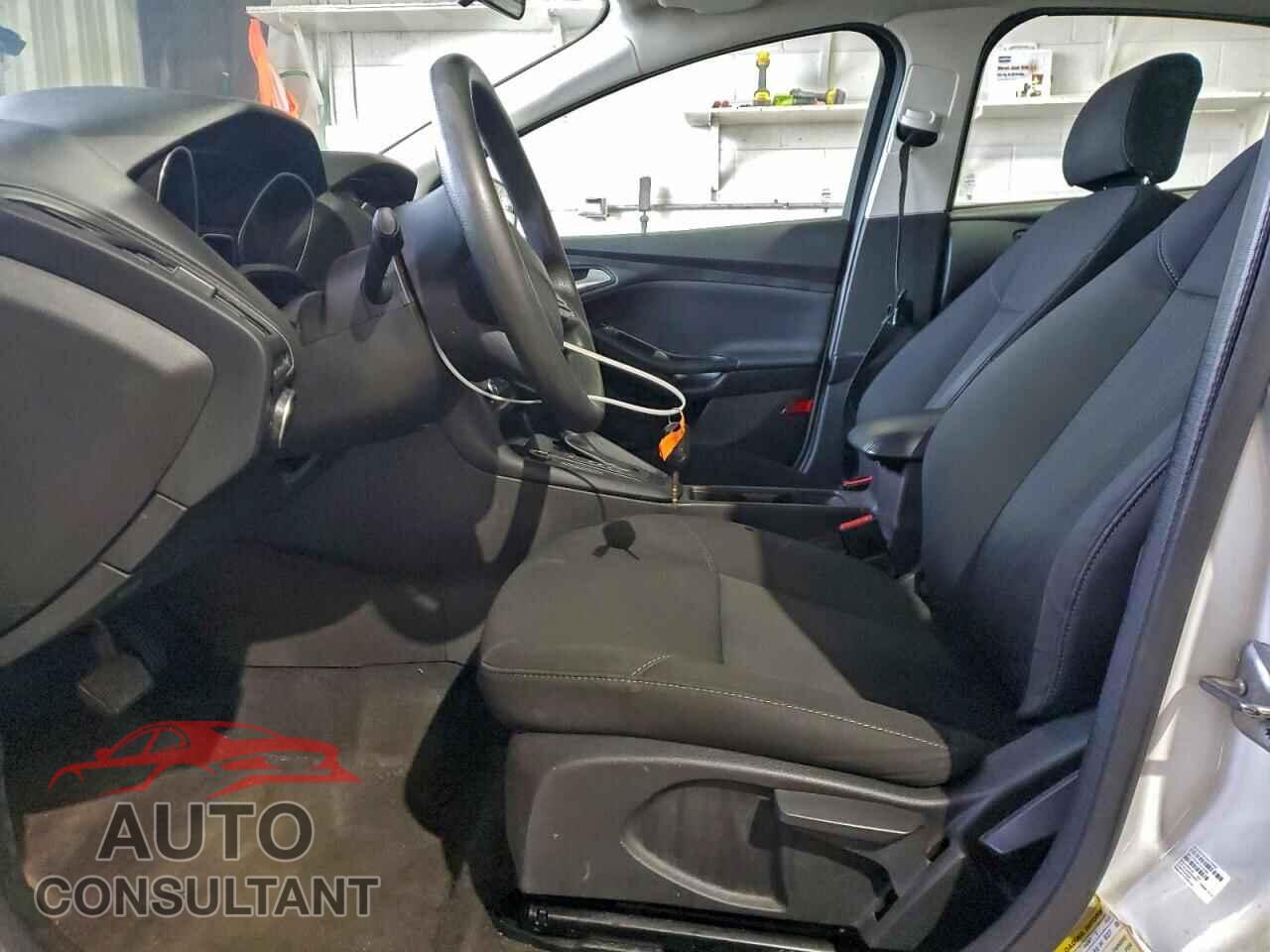 FORD FOCUS 2017 - 1FADP3F26HL247384