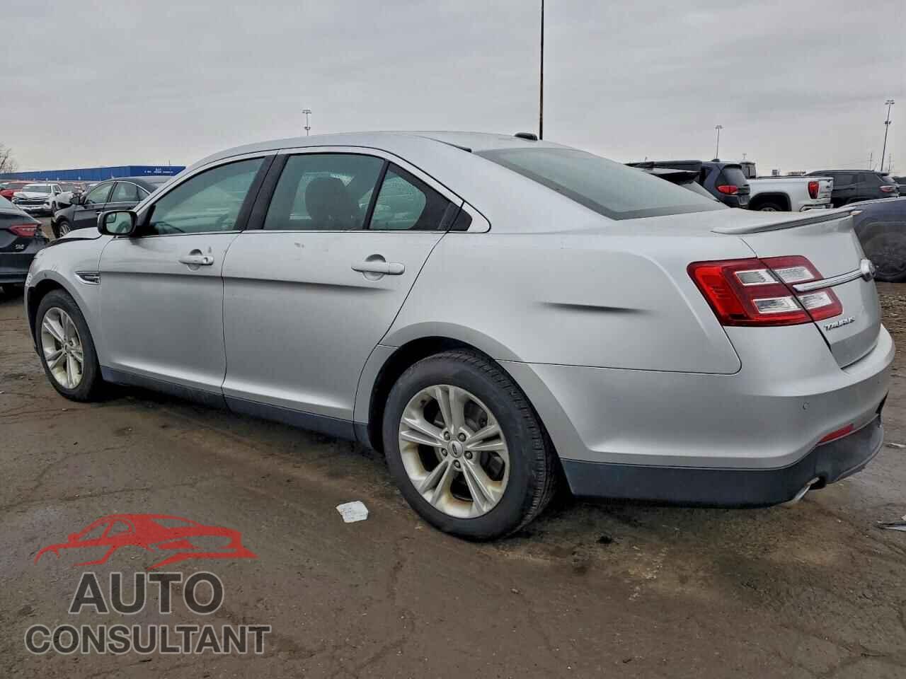 FORD TAURUS 2018 - 1FAHP2E82JG101001