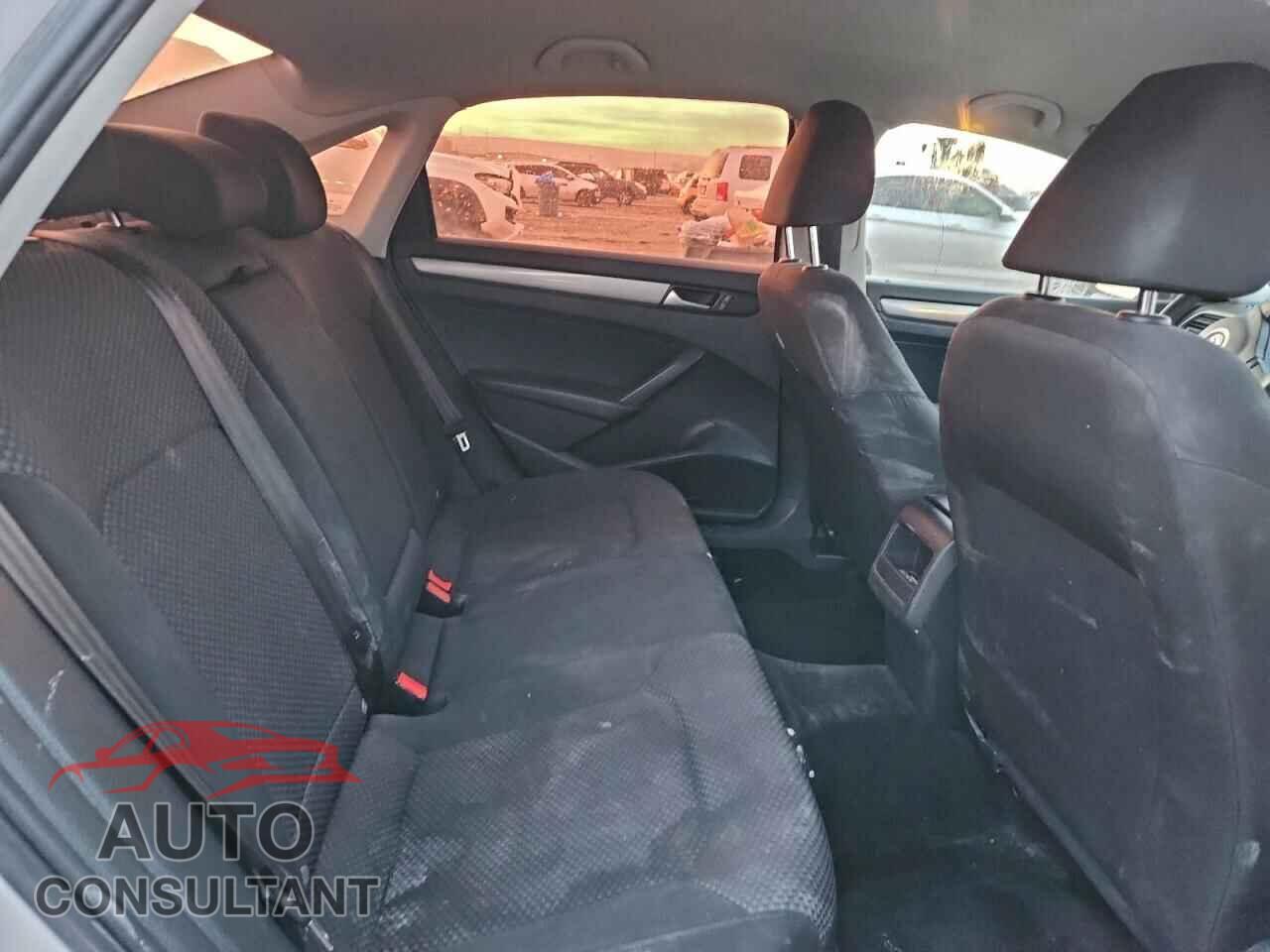 VOLKSWAGEN PASSAT 2015 - 1VWAT7A35FC076847