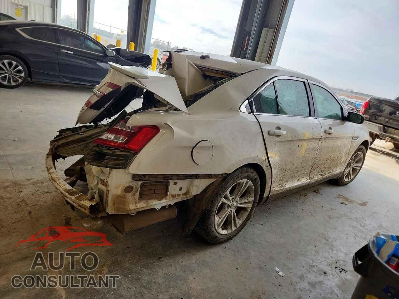 FORD TAURUS 2015 - 1FAHP2E82FG196439