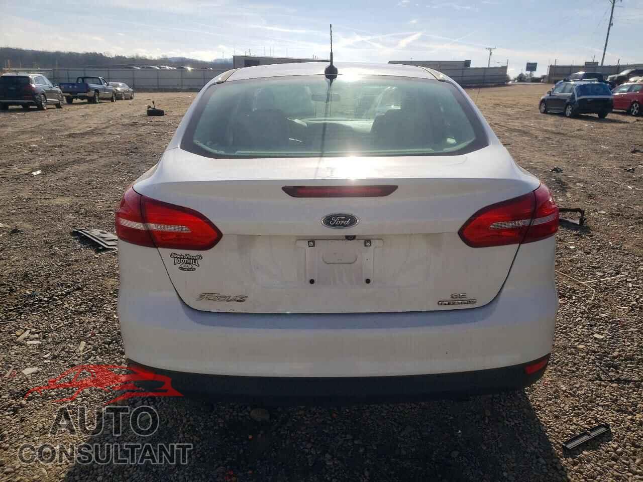 FORD FOCUS 2015 - 1FADP3F24FL214817