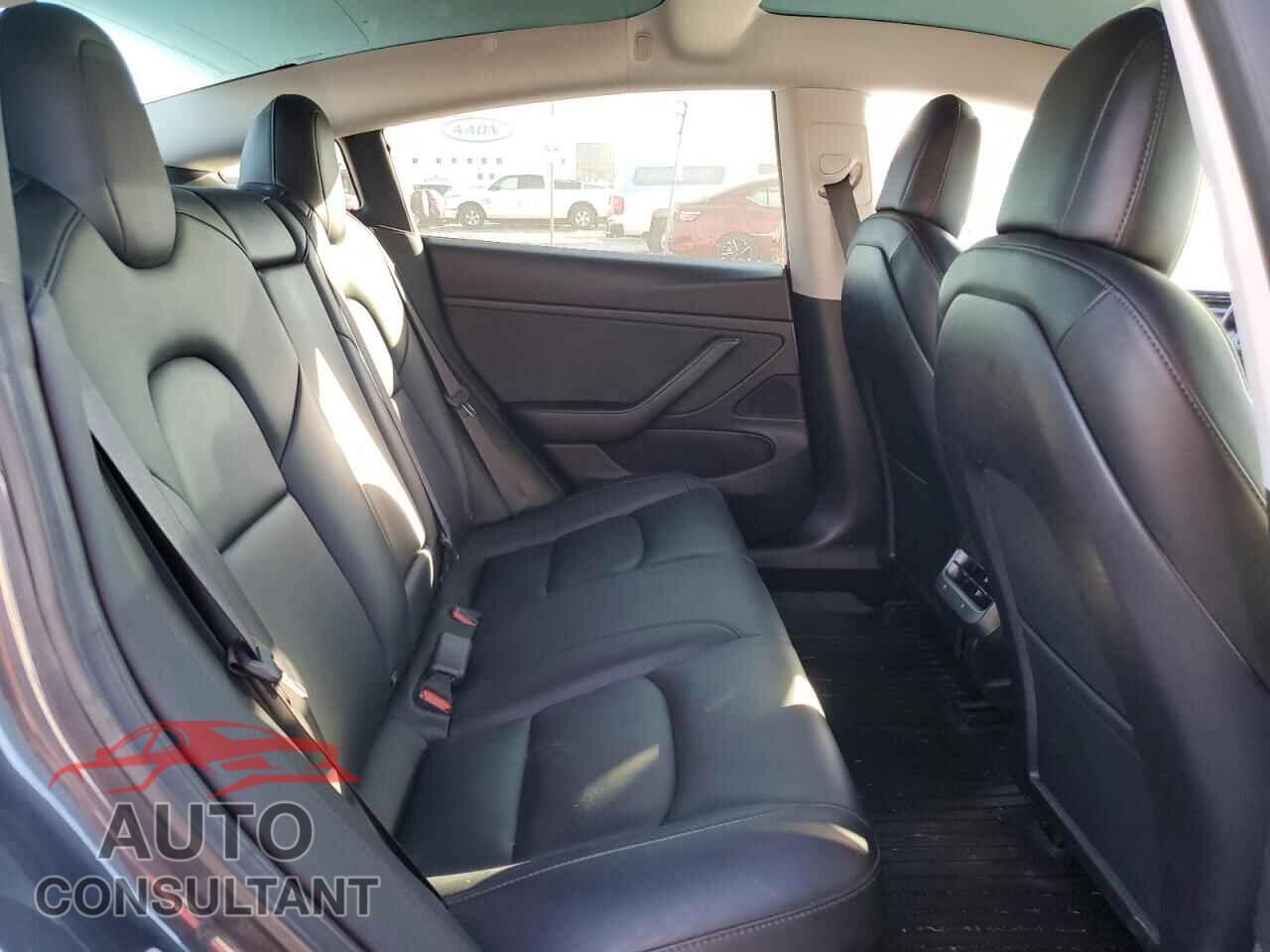 TESLA MODEL 3 2019 - 5YJ3E1EA4KF323591