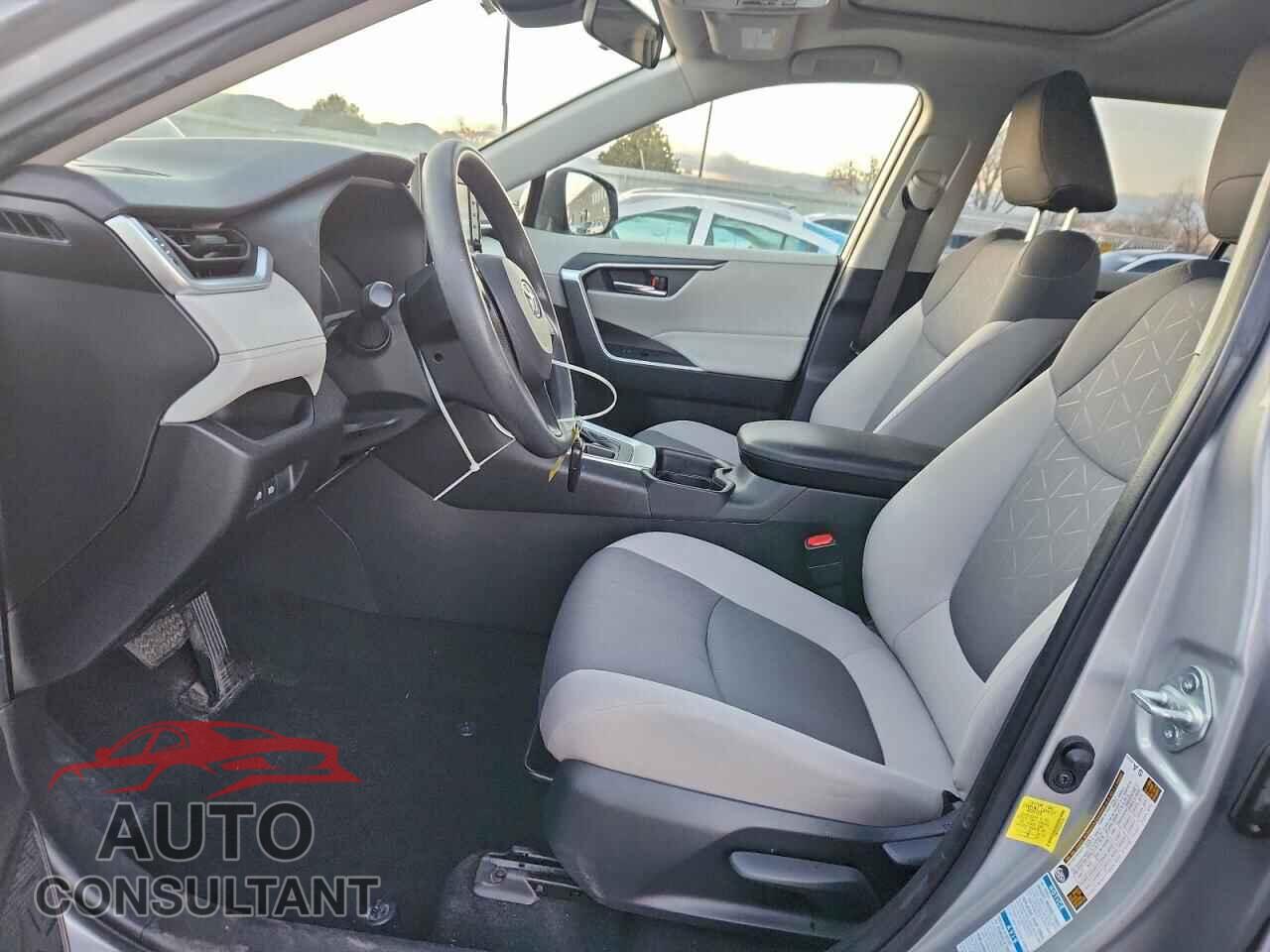 TOYOTA RAV4 2019 - JTMP1RFV2KD524183
