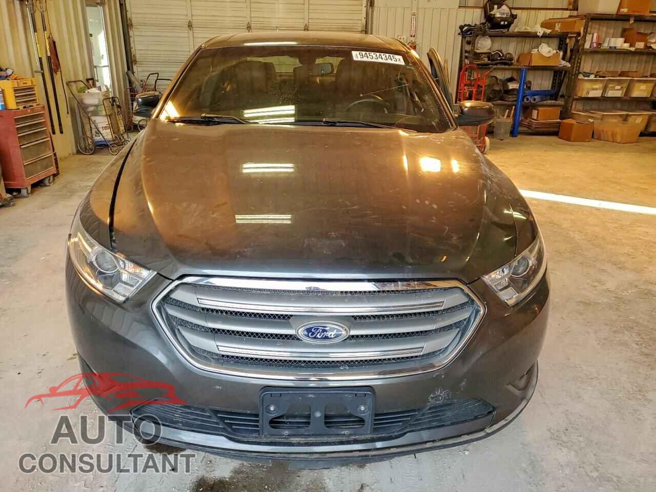 FORD TAURUS 2018 - 1FAHP2E85JG135725