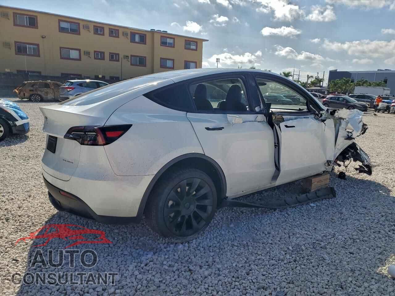 TESLA MODEL Y 2024 - 7SAYGAEE5RF033697