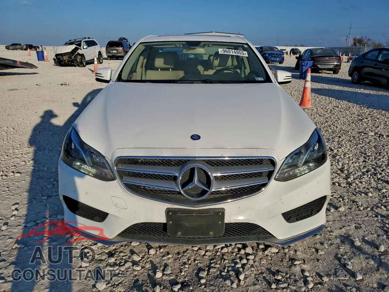 MERCEDES-BENZ E-CLASS 2015 - WDDHF5KBXFB135907