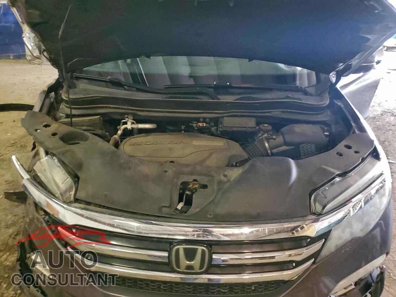 HONDA PILOT 2017 - 5FNYF6H02HB103703