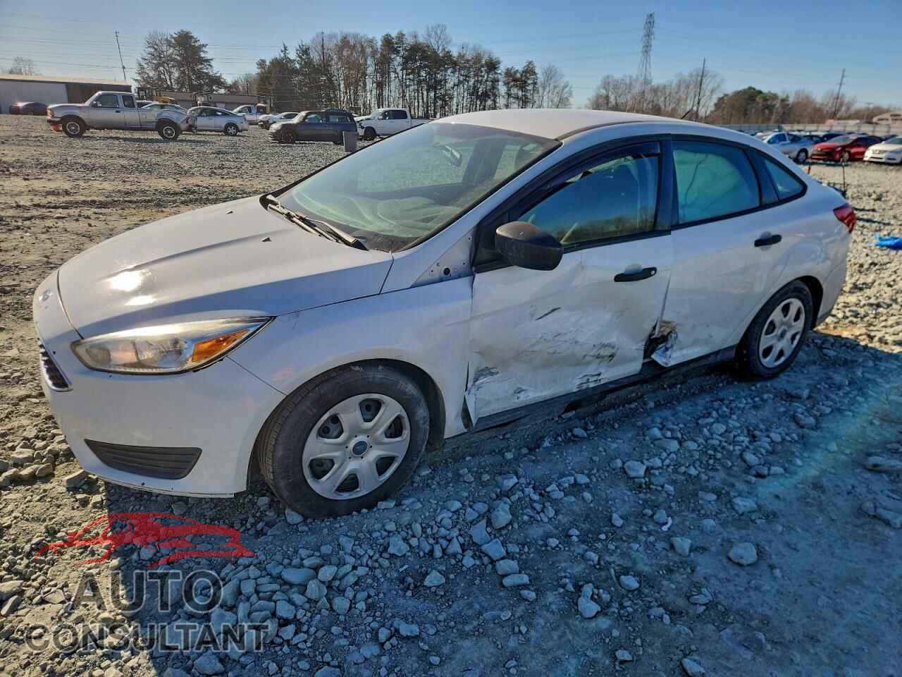 FORD FOCUS 2015 - 1FADP3E26FL362467