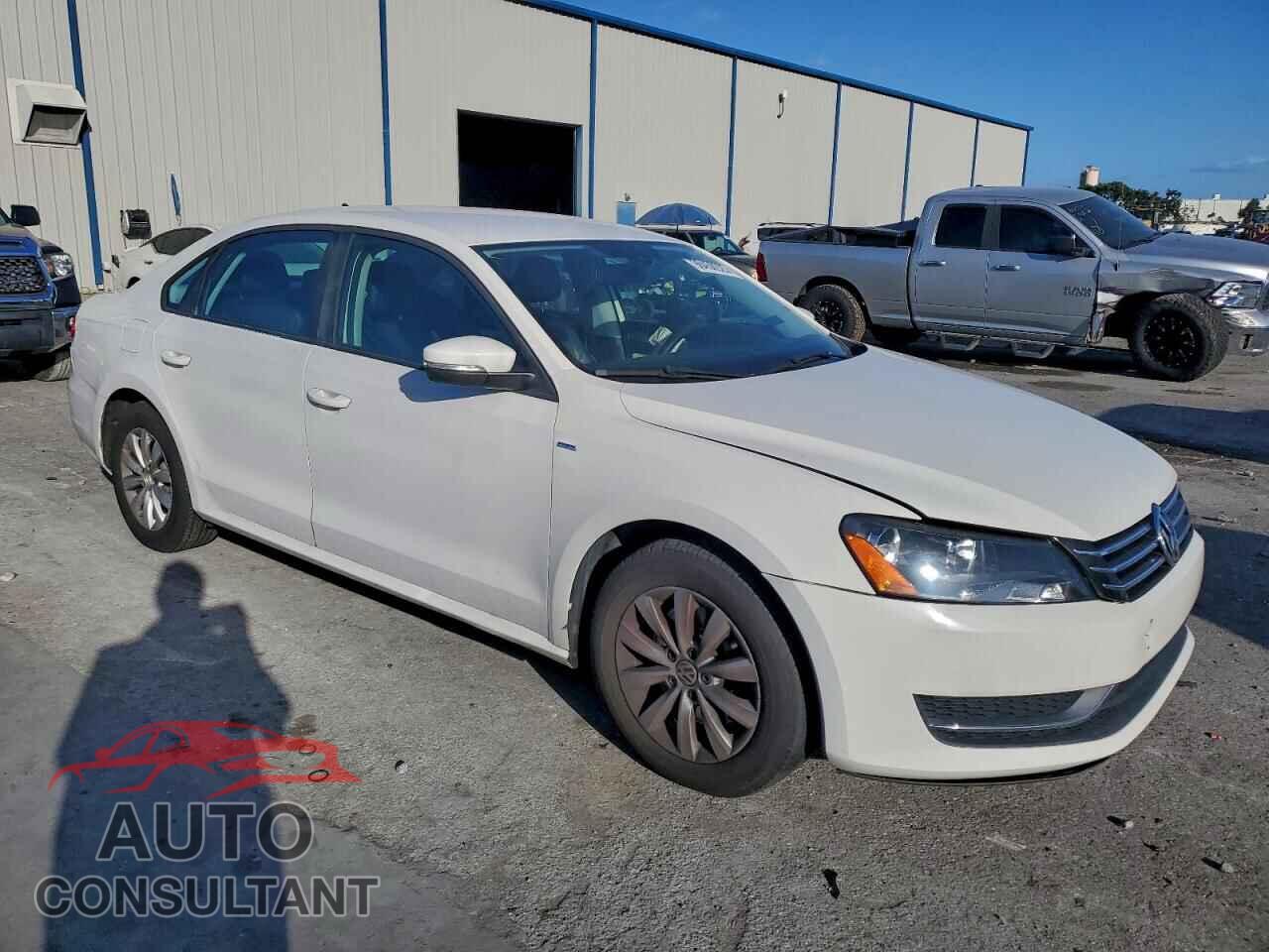 VOLKSWAGEN PASSAT 2013 - 1VWAH7A30DC149640