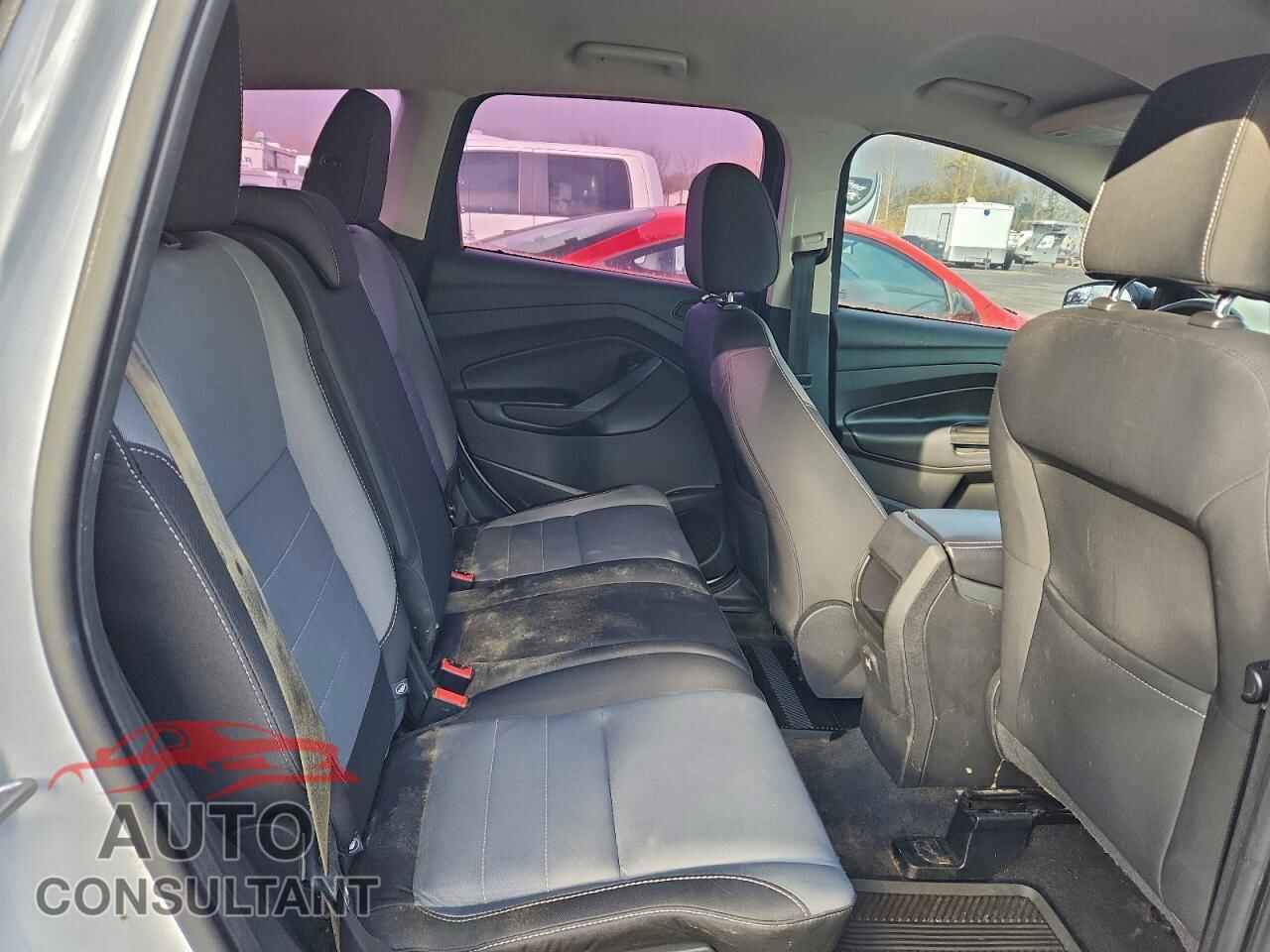 FORD ESCAPE 2017 - 1FMCU0F71HUB45361