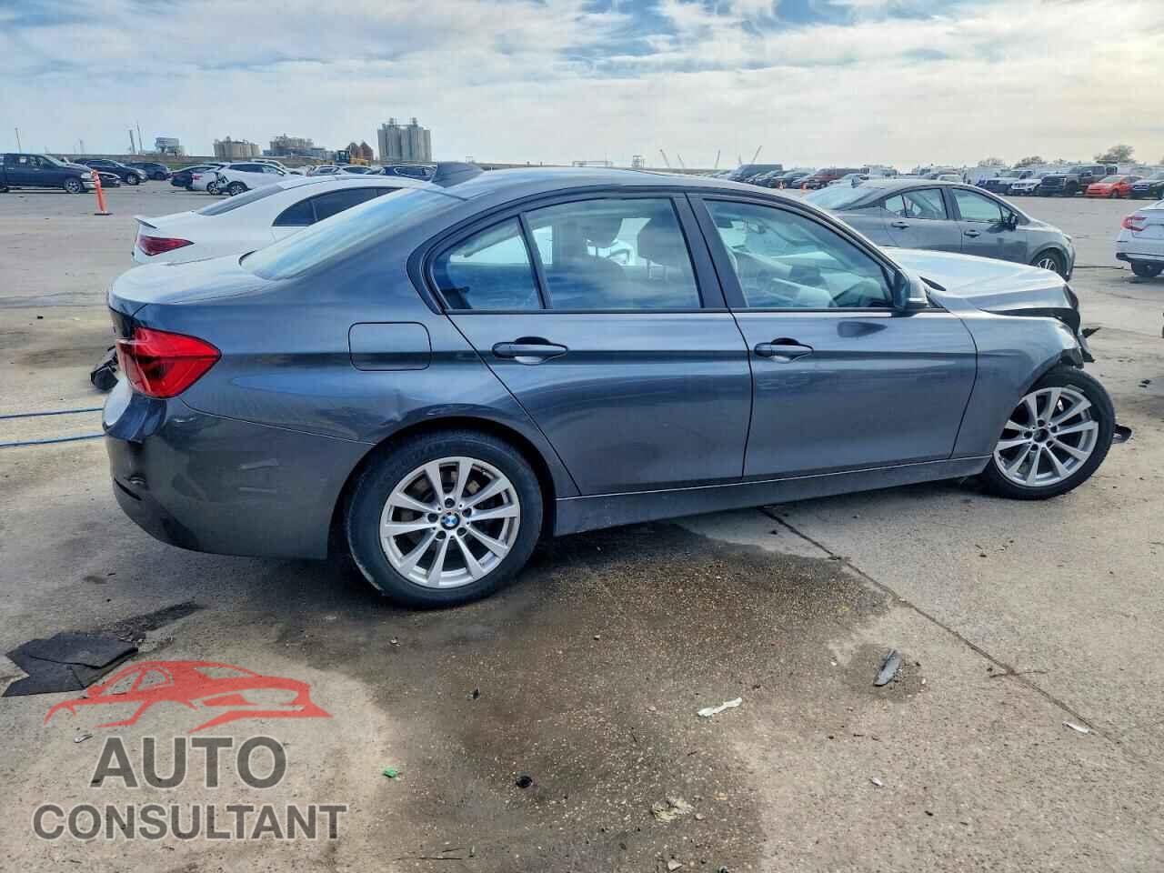 BMW 3 SERIES 2017 - WBA8A3C37HK692391