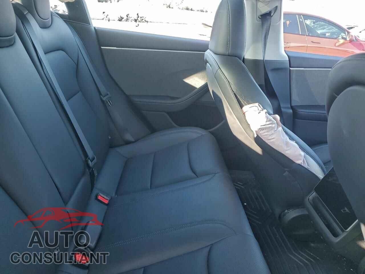 TESLA MODEL 3 2024 - 5YJ3E1EA3RF859099