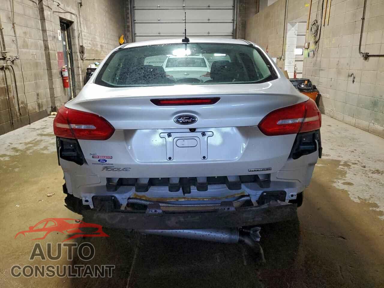 FORD FOCUS 2015 - 1FADP3E24FL308357