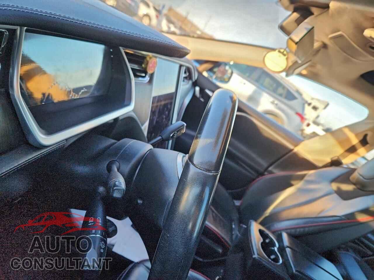 TESLA MODEL S 2013 - 5YJSA1DP8DFP05235
