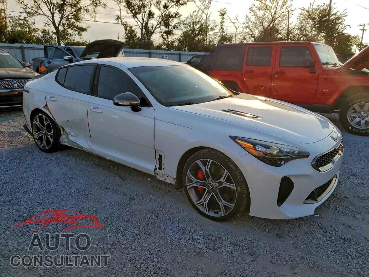 KIA STINGER 2019 - KNAE35LC2K6052811