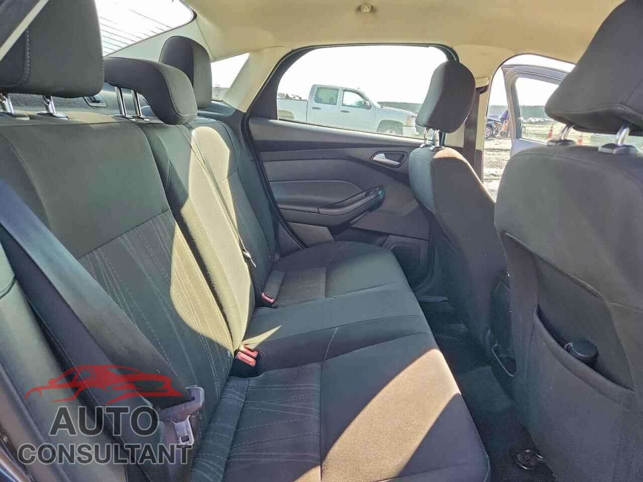 FORD FOCUS 2017 - 1FADP3F28HL337216