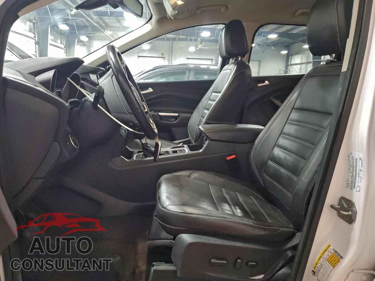 FORD ESCAPE 2017 - 1FMCU9J96HUD75667