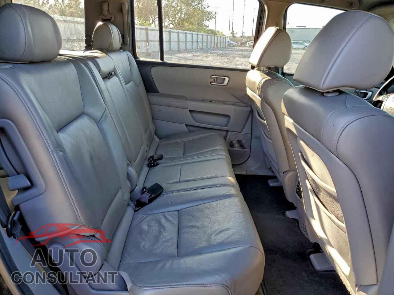 HONDA PILOT 2011 - 5FNYF3H63BB006326