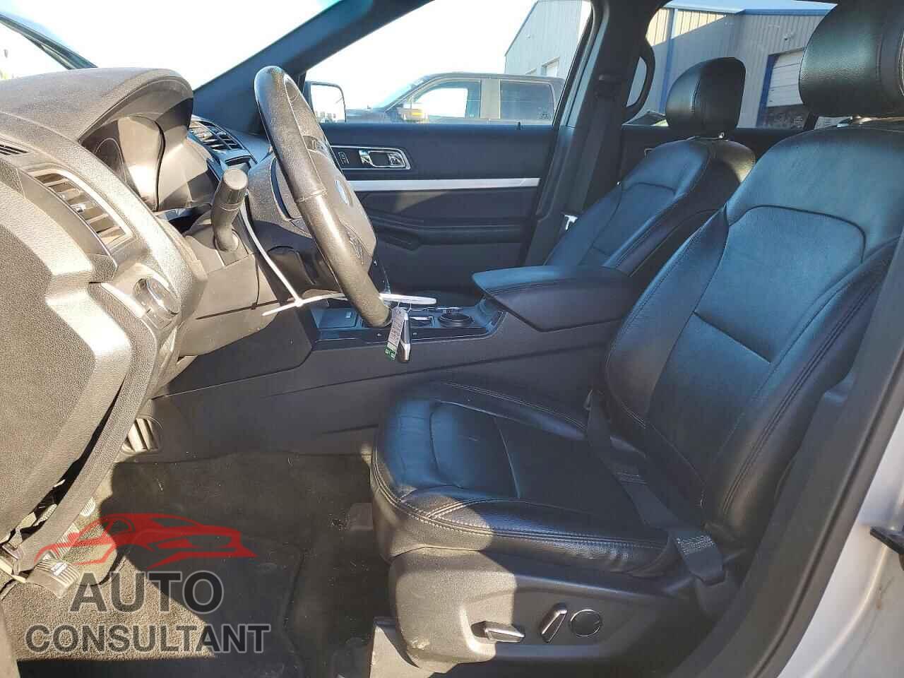 FORD EXPLORER 2017 - 1FM5K7D88HGA37661