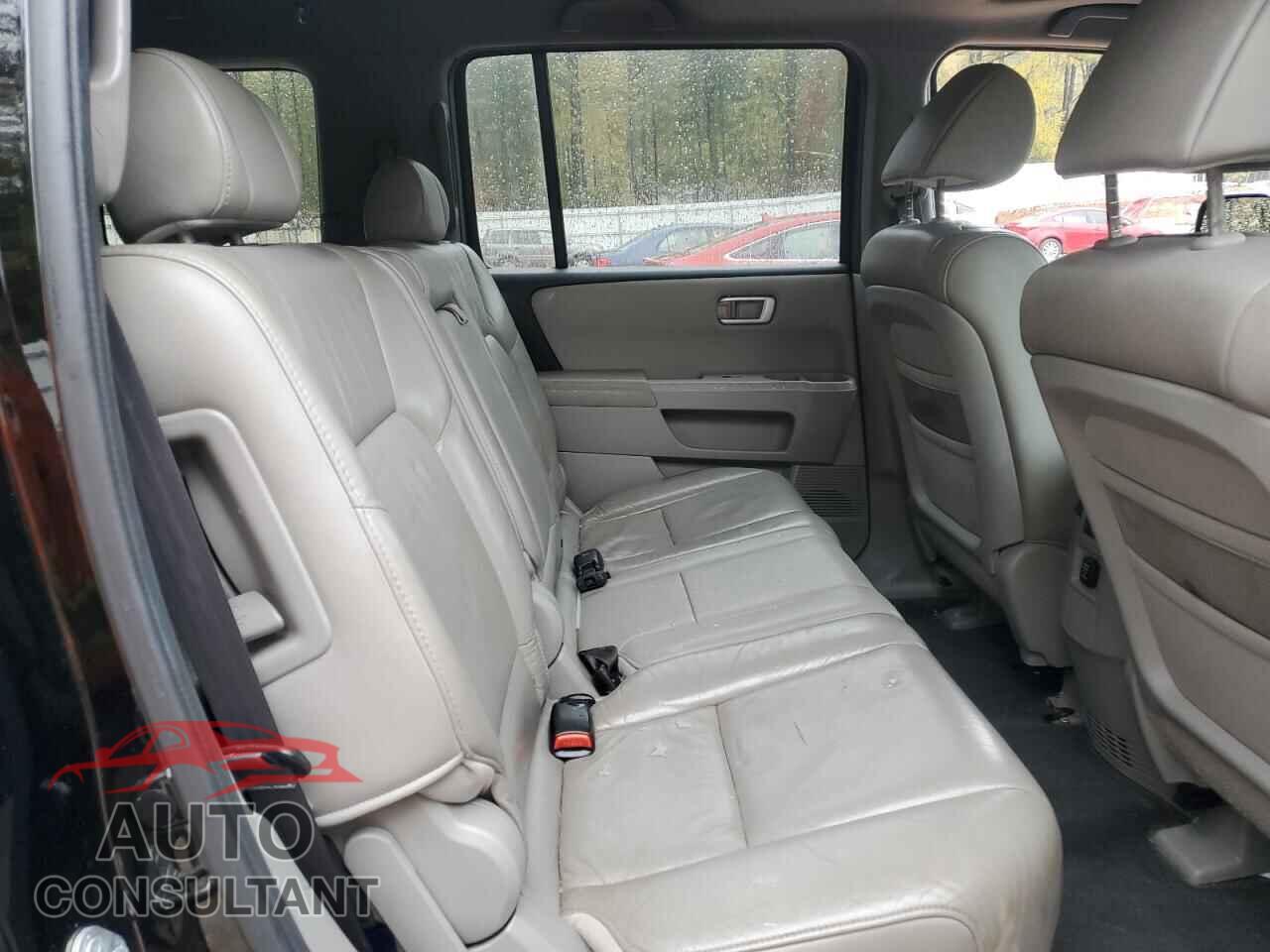 HONDA PILOT 2011 - 5FNYF4H76BB068642
