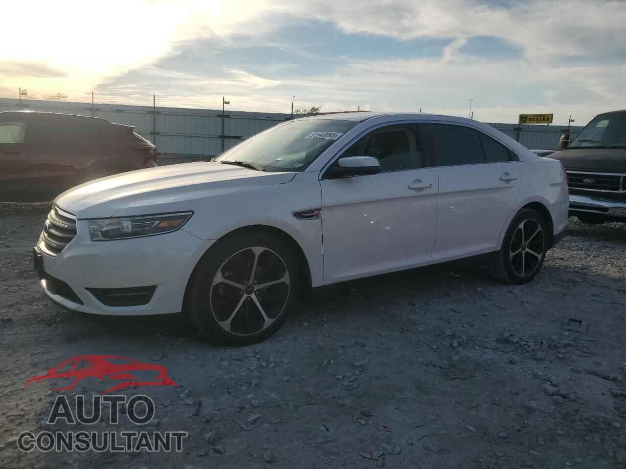 FORD TAURUS 2015 - 1FAHP2E81FG180006