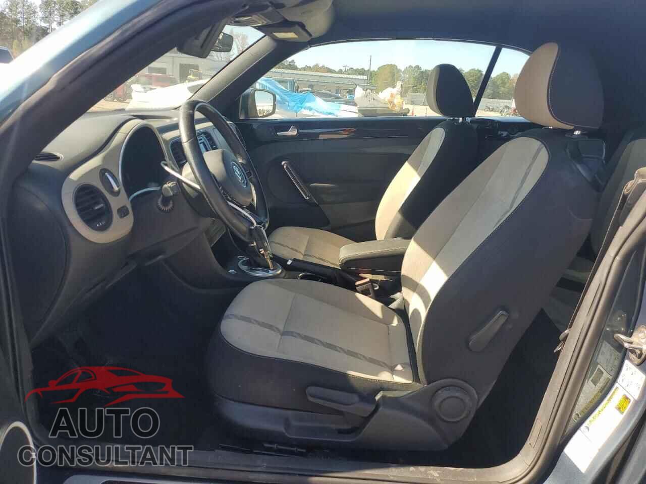VOLKSWAGEN BEETLE 2018 - 3VW5DAAT6JM503262