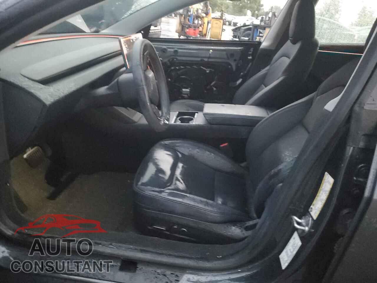TESLA MODEL 3 2025 - 5YJ3E1EA5SF898573