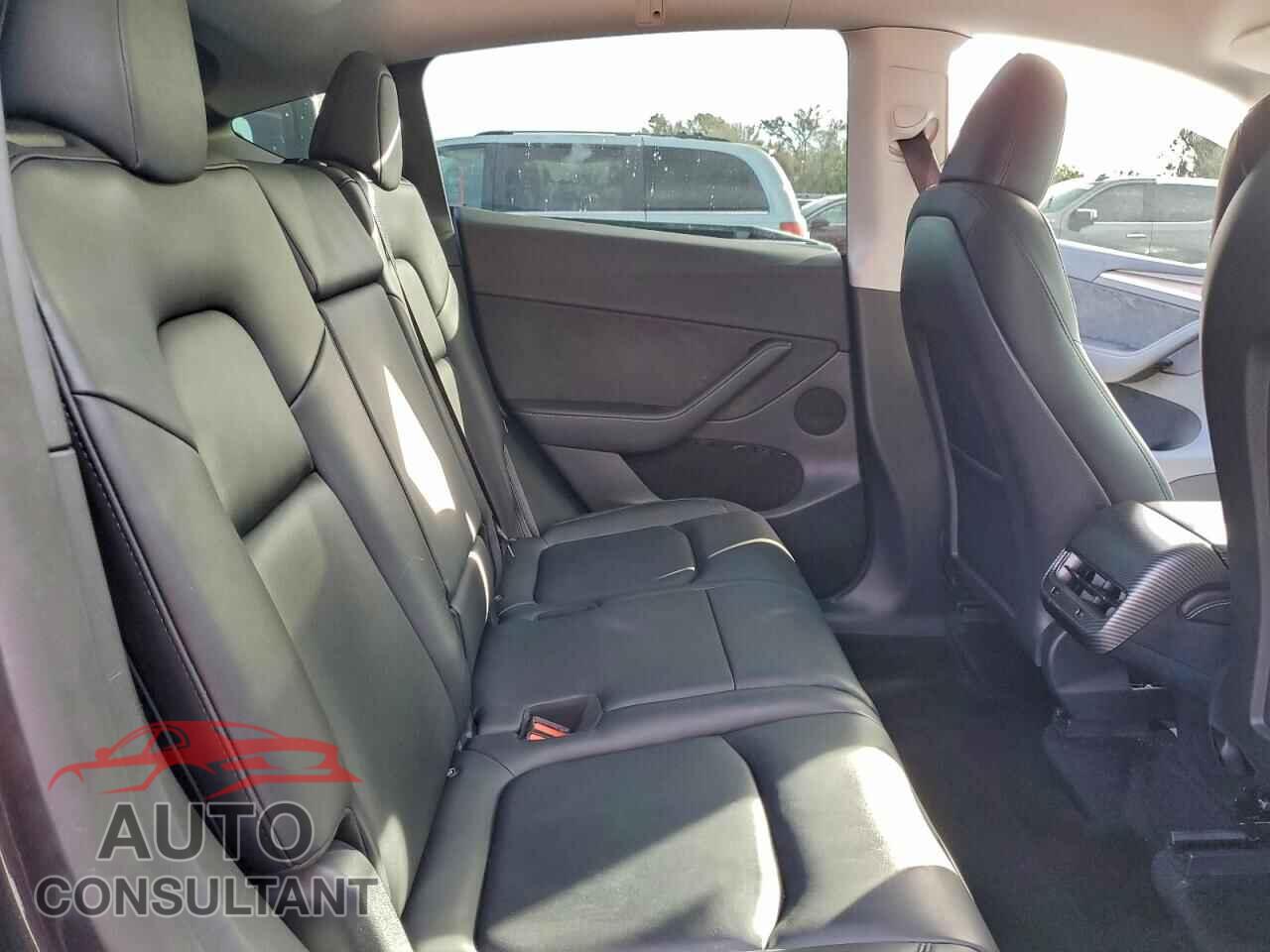 TESLA MODEL Y 2024 - 7SAYGAEE0RF098408
