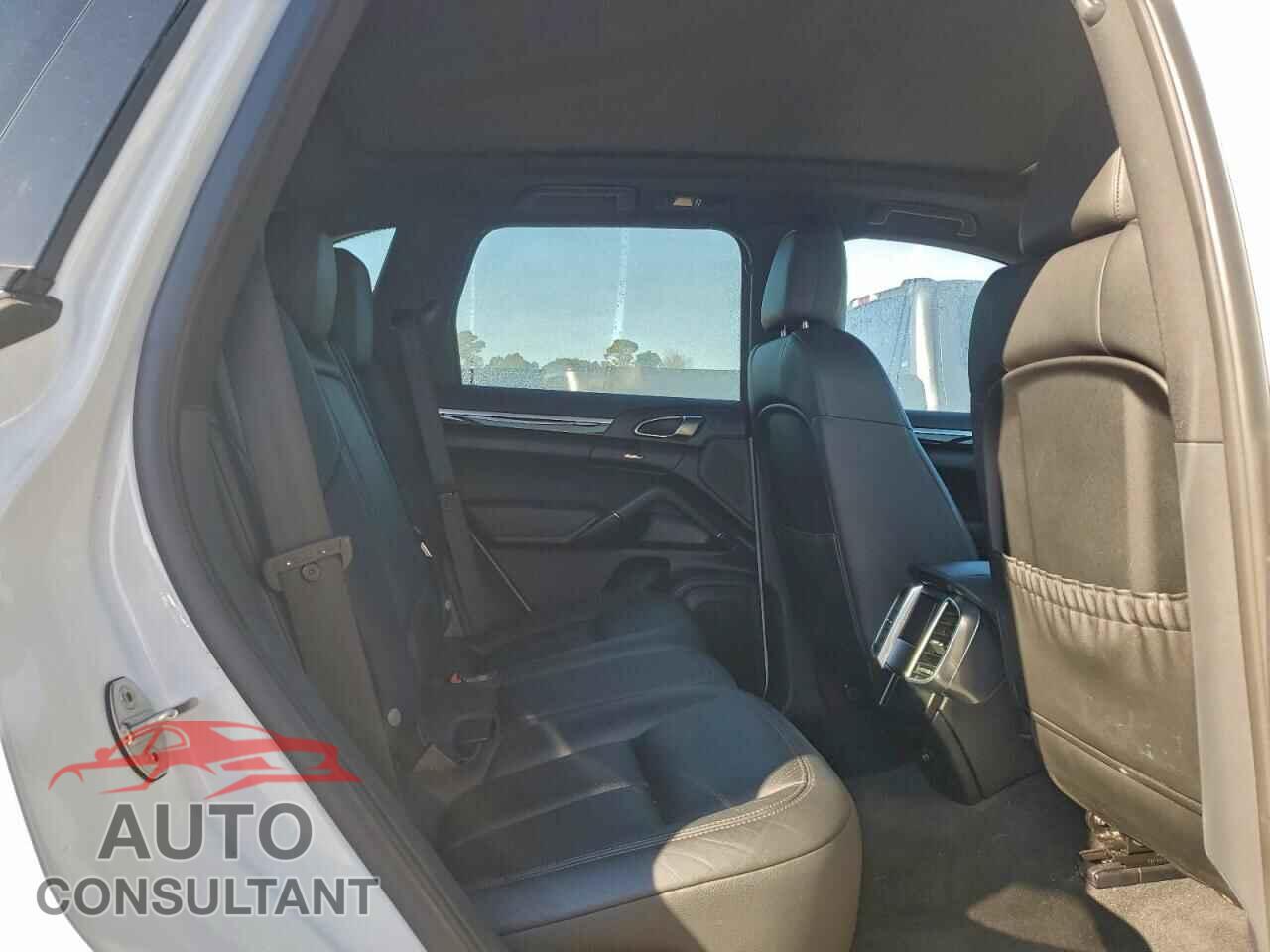 PORSCHE CAYENNE 2016 - WP1AA2A23GLA10977