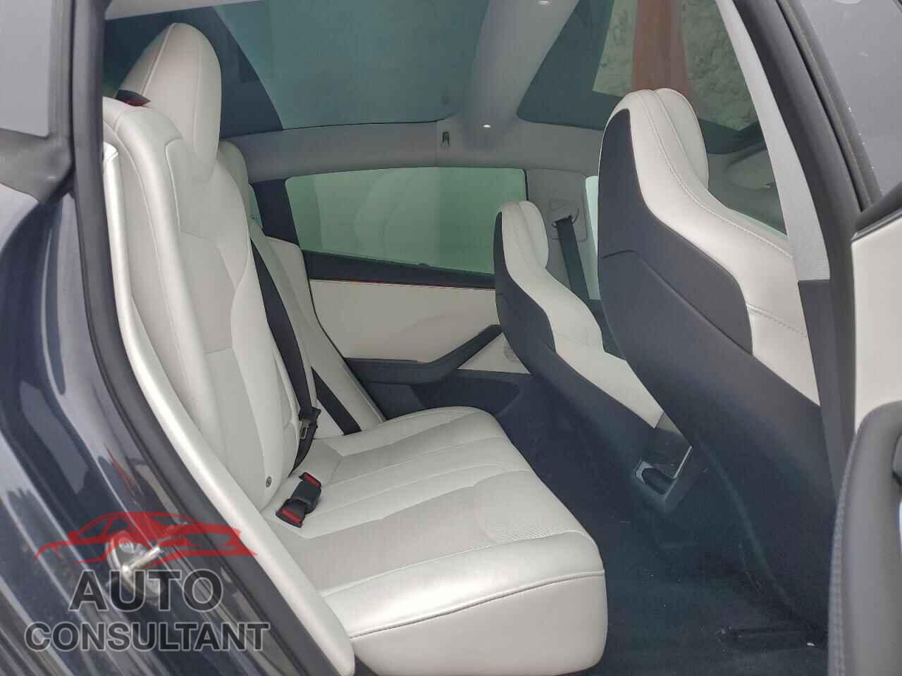 TESLA MODEL 3 2024 - 5YJ3E1ET8RF833650