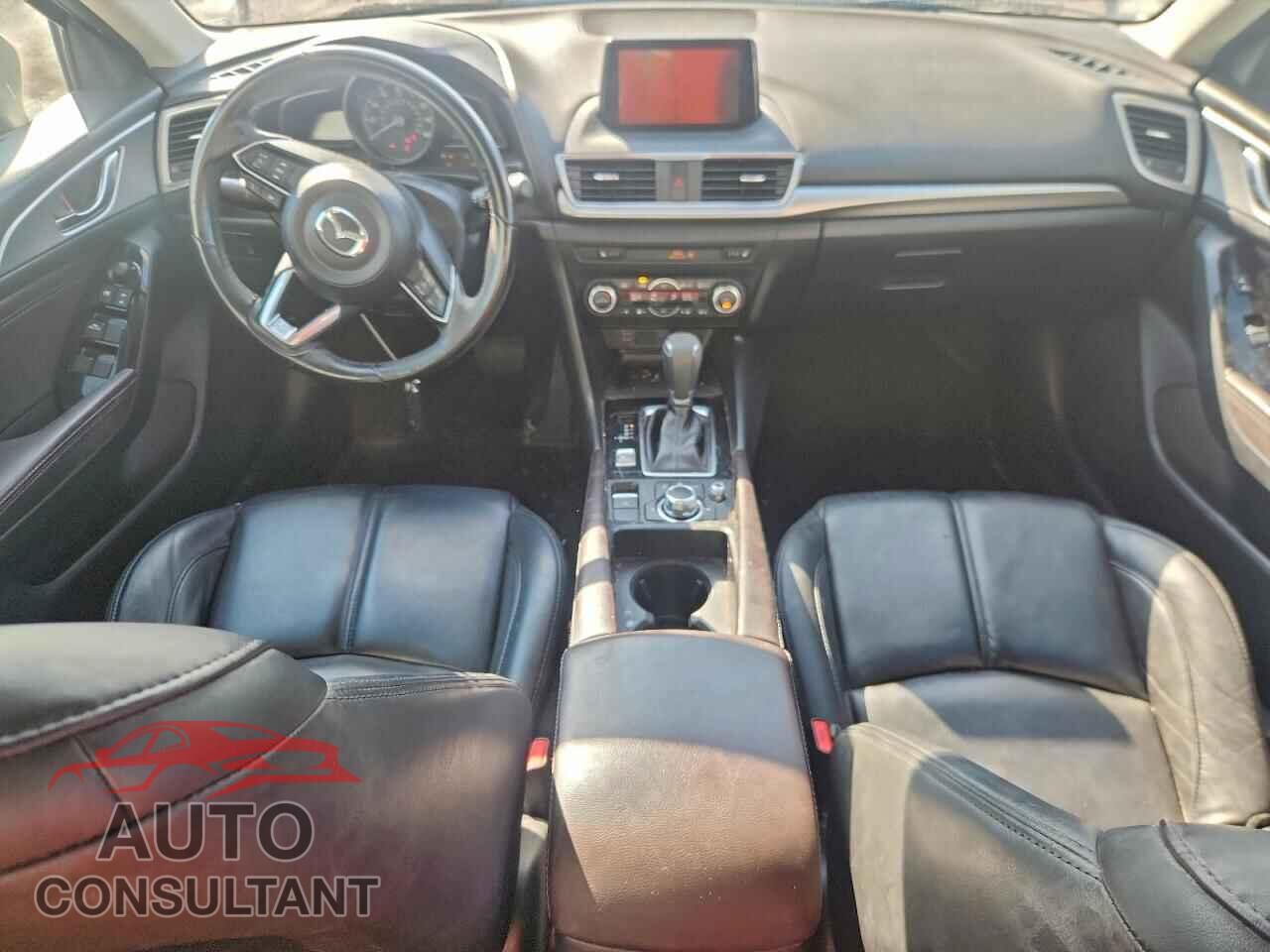 MAZDA 3 2018 - 3MZBN1V34JM204332