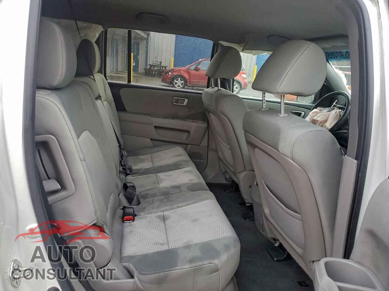 HONDA PILOT 2015 - 5FNYF4H27FB004037
