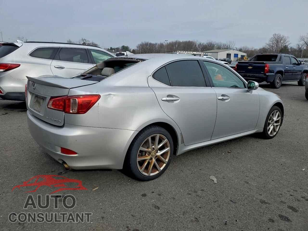 LEXUS IS 2011 - JTHCF5C23B5048375