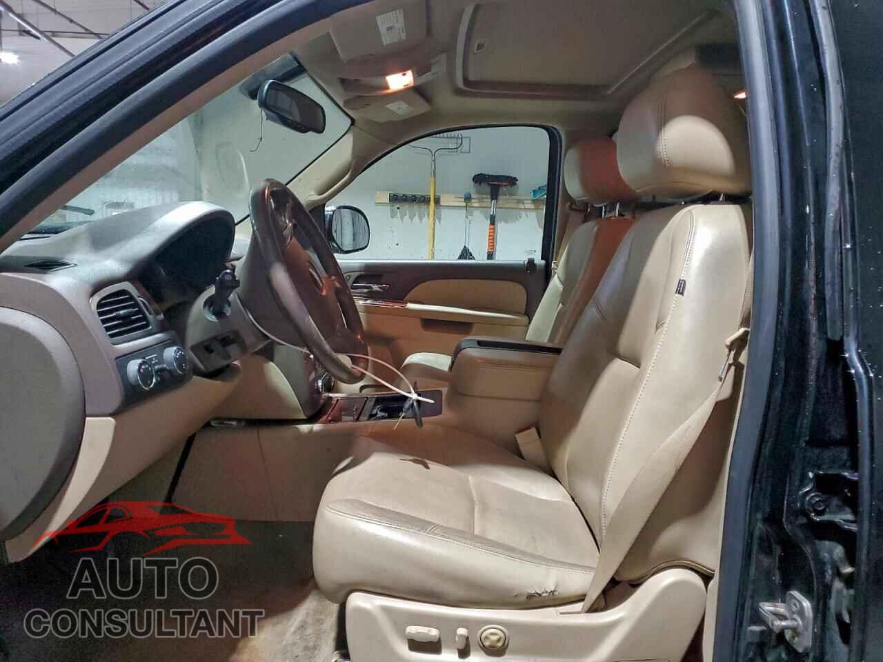 CHEVROLET TAHOE 2013 - 1GNSKCE08DR253184