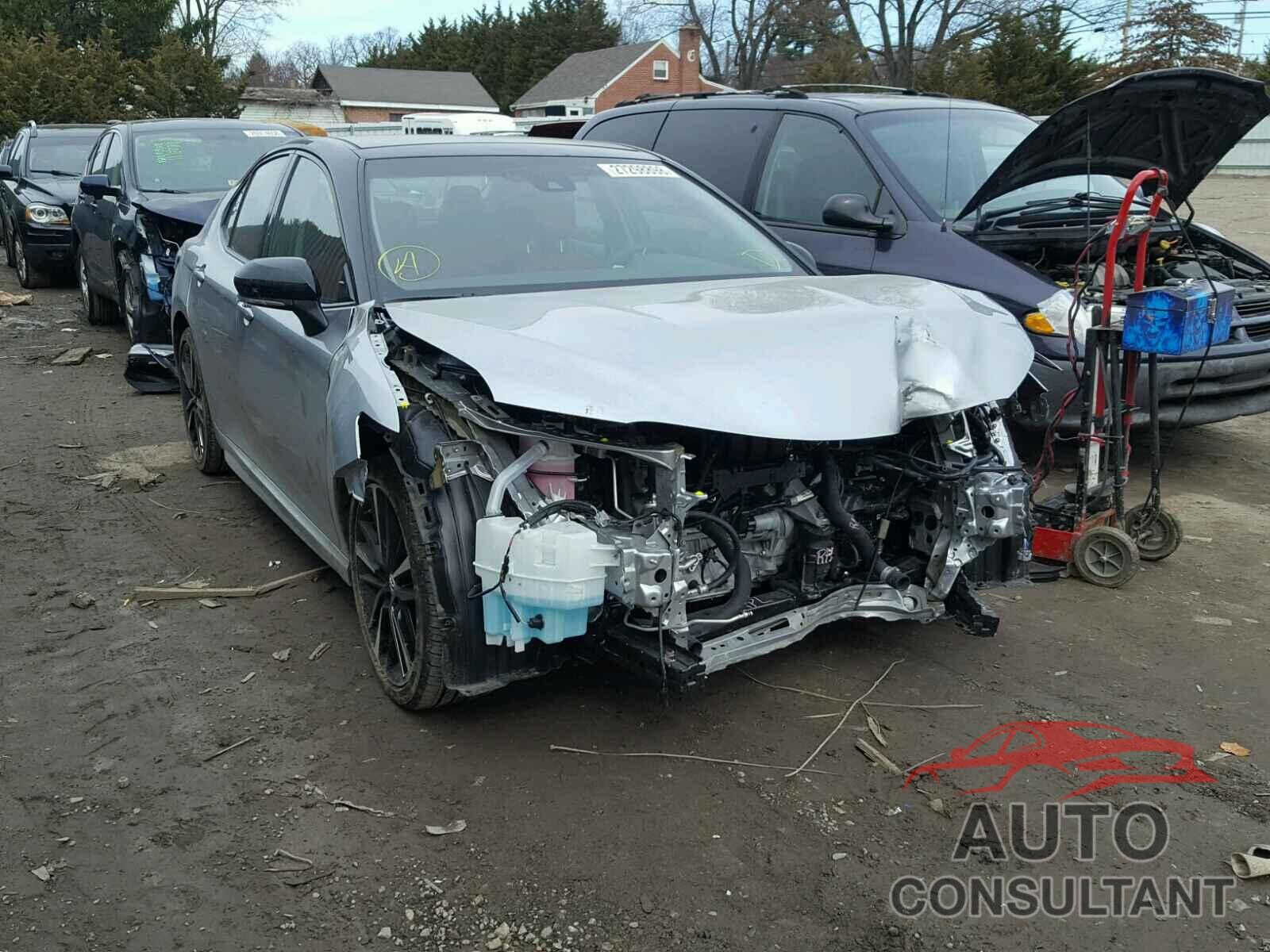 TOYOTA CAMRY 2018 - 4T1B61HK8JU049939