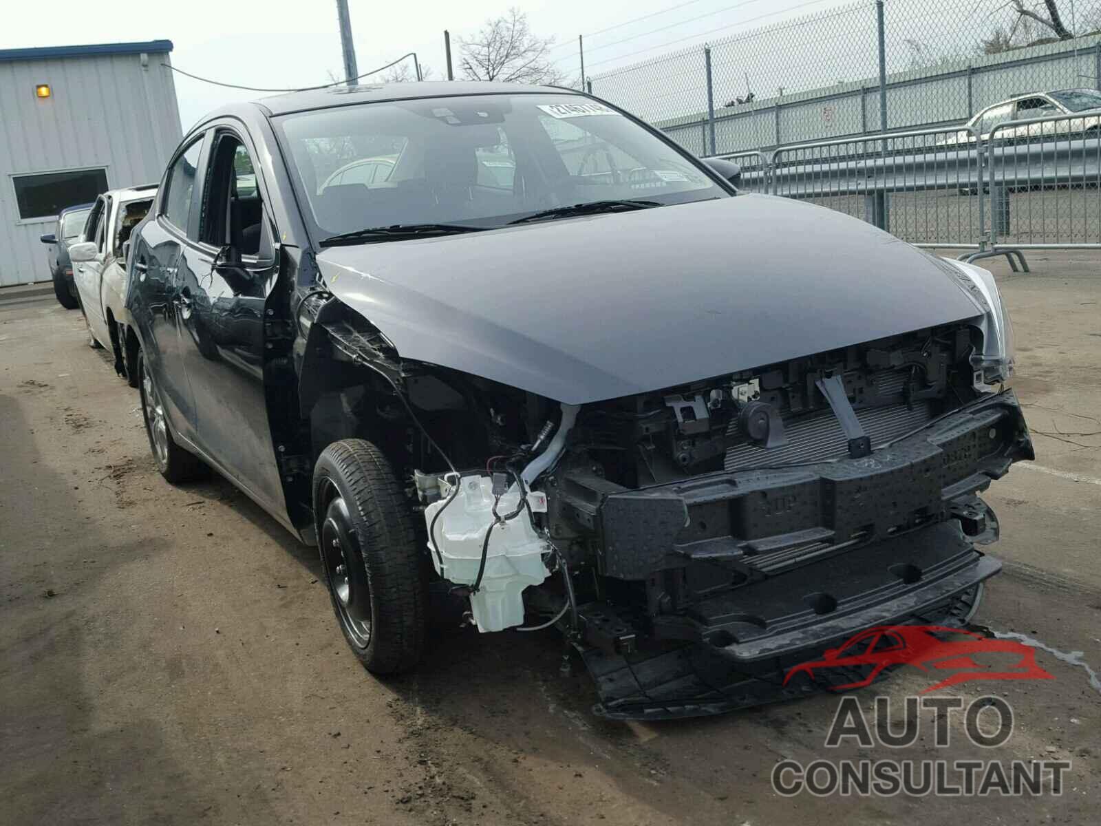 TOYOTA YARIS 2017 - 3MYDLBYV4HY195561