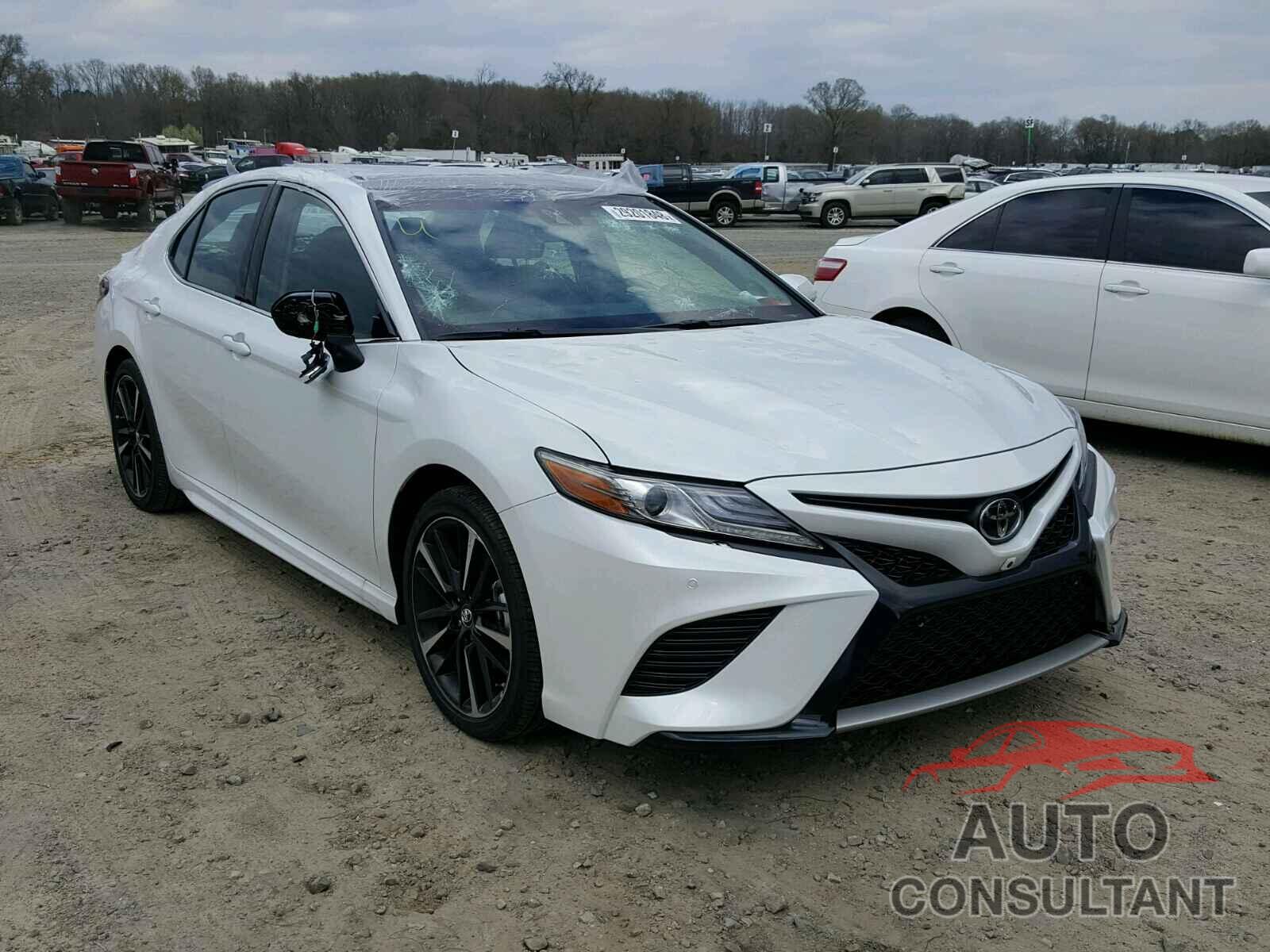 TOYOTA CAMRY 2018 - 4T1B61HK1JU076402