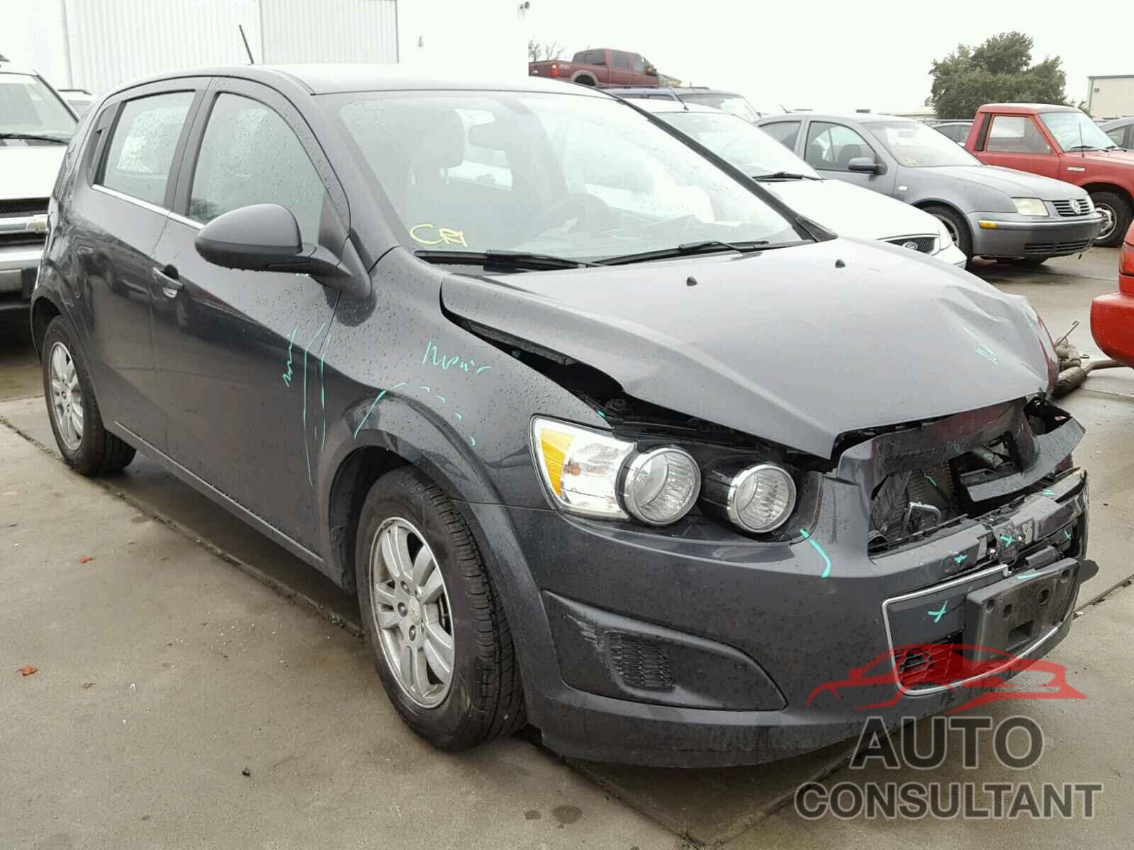 CHEVROLET SONIC 2015 - 1G1JC6SG8F4139229