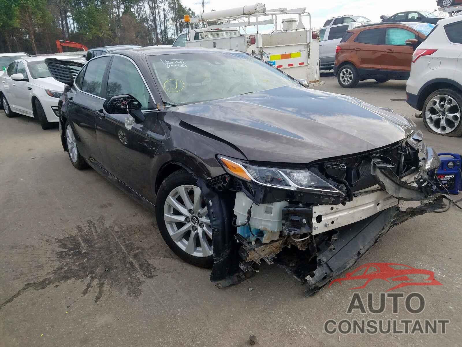 TOYOTA CAMRY 2018 - 4T1B11HK8JU097388