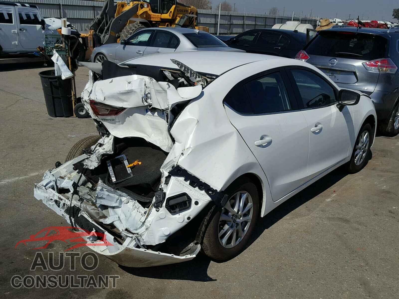 MAZDA 3 2018 - 3MZBN1U77JM183190