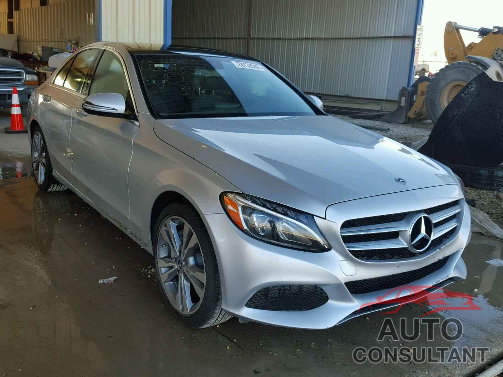 MERCEDES-BENZ C300 2018 - 55SWF4JB6JU242874